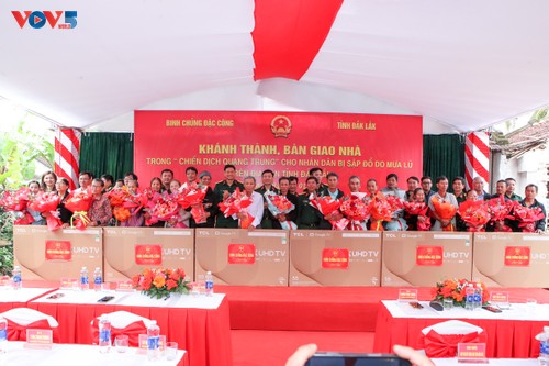 Trao nhà cho người dân vùng thiên tai: Món quà ý nghĩa trước thềm Đại hội Đảng  - ảnh 1