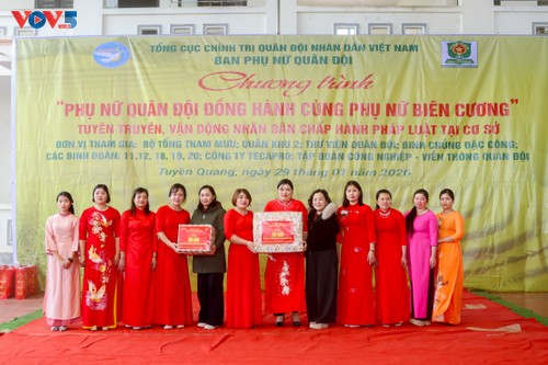 Thắp sáng niềm tin cho phụ nữ và trẻ em vùng biên - ảnh 4