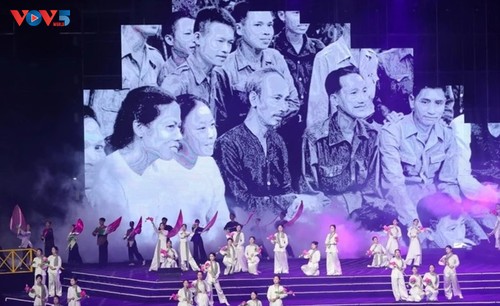 Hanoi’s art program celebrates national reunification - ảnh 2
