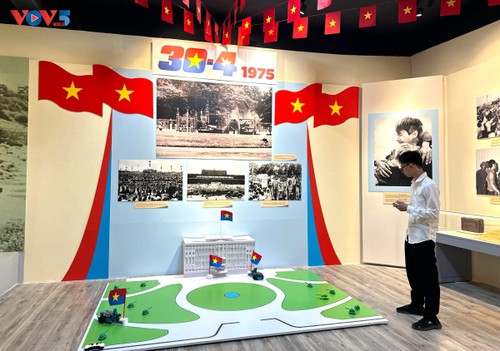 Exhibition revitalizes historical moments of 1975 Spring - ảnh 2
