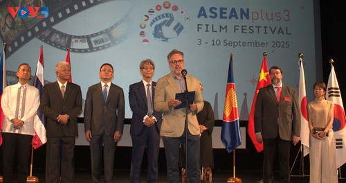เปิดงานเทศกาลภาพยนตร์อาเซียน +3 ปี 2025 ณ สาธารณรัฐเช็ก - ảnh 1