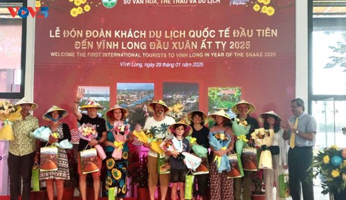 Vietnam welcomes first foreign arrivals of the Lunar New Year 2025 - ảnh 1