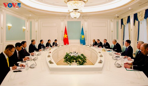 Vietnam, Kazakhstan elevate ties to strategic partnership - ảnh 1