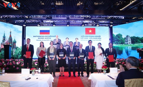 Vietnam pledges favorable conditions for Russian businesses: Party chief - ảnh 2