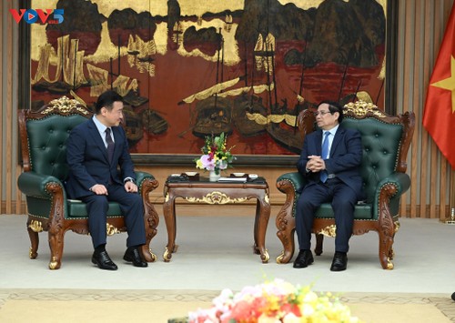 PM congratulates Samsung’s milestone of 2 billion phones produced in Vietnam - ảnh 1