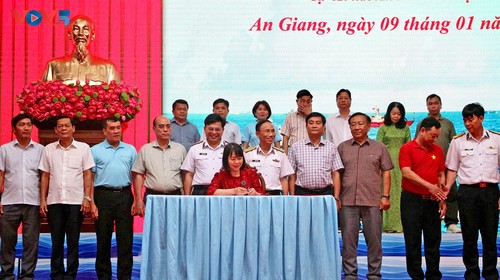 Lunar New Year visits to soldiers, residents on islands in southwest sea - ảnh 2