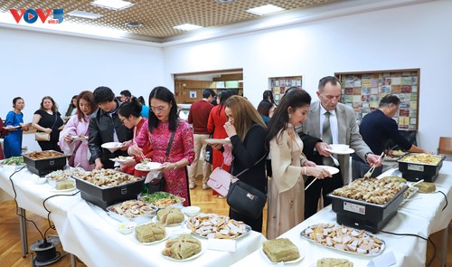 Vietnamese people in Austria celebrate early Lunar New Year  - ảnh 3