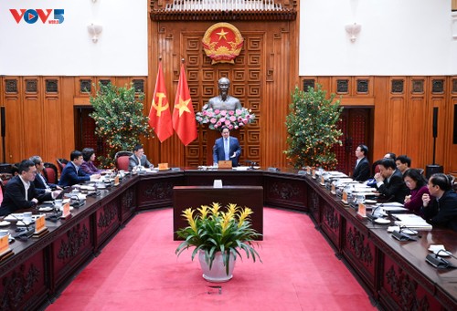 Prime Minister calls for macroeconomic stability and flexible responses to emerging challenges - ảnh 1