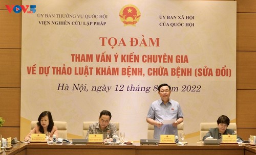 Chủ tịch Quốc hội dự Tọa đàm tham vấn ý kiến chuyên gia về Dự thảo Luật khám bệnh, chữa bệnh (sửa đổi) - ảnh 1