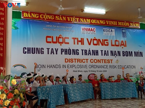 Campañas mediáticas sobre la prevención de accidentes causados por bombas y minas en Binh Dinh - ảnh 1