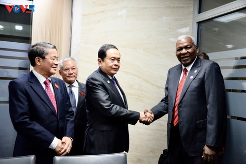 El presidente del Parlamento vietnamita se reúne con líderes legislativos de Canadá y Cuba - ảnh 2