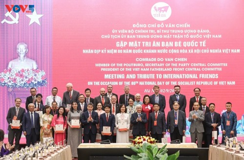 Encuentro con amigos internacionales en 80.º aniversario de la Independencia de Vietnam - ảnh 1