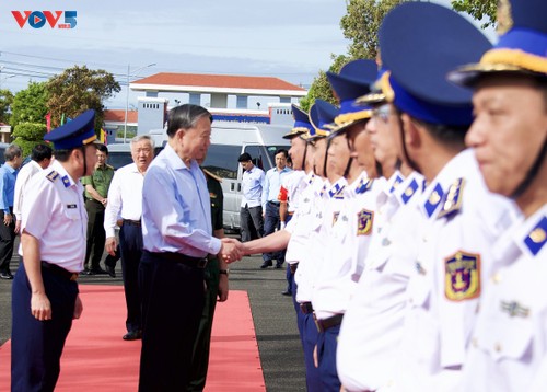 Líder del  Partido Comunista de Vietnam se reúne con el Mando de la Región 4 de la Guardia Costera - ảnh 1