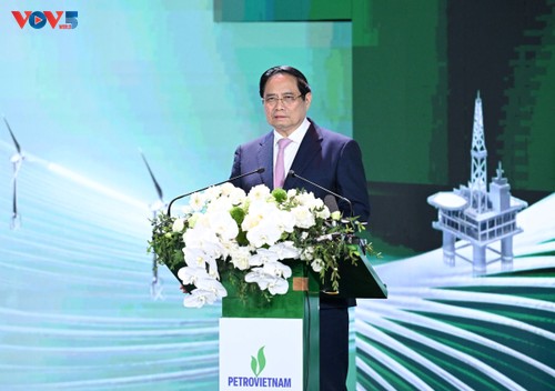 Primer Ministro insta a Petrovietnam a encabezar el avance del país hacia un crecimiento de dos dígitos - ảnh 1