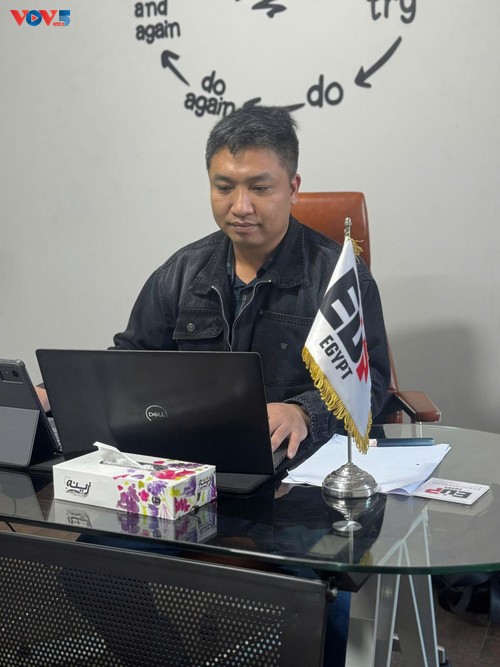 Comunidad vietnamita en Egipto sigue de cerca los preparativos del XIV Congreso del Partido - ảnh 1