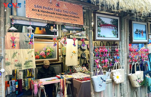 Reviven en el casco antiguo de Hanói espacios y mercados tradicionales del Tet  - ảnh 1