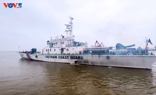 Fuerzas de la Guardia Costera de Vietnam realizan patrullaje marítimo durante el Tet - ảnh 1