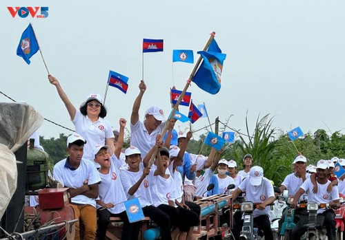 การเลือกตั้งกัมพูชา: พรรครัฐบาลได้ 120/125 ที่นั่งในรัฐสภาชุดใหม่ - ảnh 1