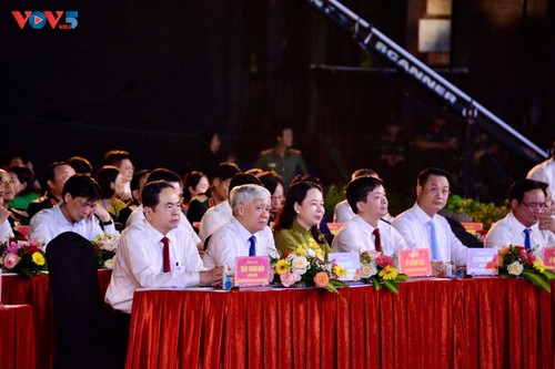 กิจกรรมรำลึกครบรอบ 50 ปีวันปลดปล่อยภาคใต้ รวมประเทศเป็นเอกภาพ 30 เมษายน - ảnh 3