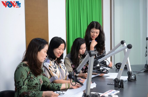 วิทยุกระจายเสียงต่างประเทศกับวันงานรวมประเทศเป็นเอกภาพ - ảnh 5