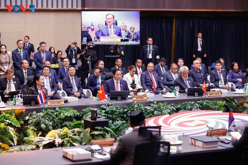 เปิดการประชุมสุดยอดอาเซียนครั้งที่ 46: การกำหนดอนาคตด้วยการเติบโตที่เท่าเทียม ยั่งยืนและยืดหยุ่น - ảnh 1
