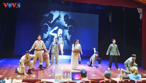 ละครเพลง “คาเฟ่บั๋ญหมี่” นำเวทีศิลปะการแสดงของเวียดนามสู่เวทีโลก - ảnh 2