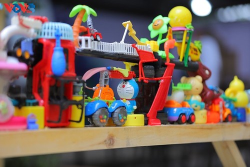 Austellung „Zeitalter von Plastik” bringt Botschaft über den Umweltschutz - ảnh 10