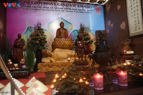 Ausstellung über buddhistische Kultur Vietnams  - ảnh 1