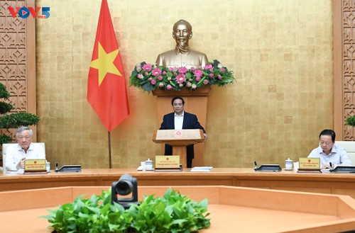 Premierminister Pham Minh Chinh leitet Regierungssitzung über Gesetzaufbau im September - ảnh 1