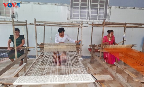 Die Brokatweberei der Khmer in der Gemeinde An Cu in An Giang - ảnh 2