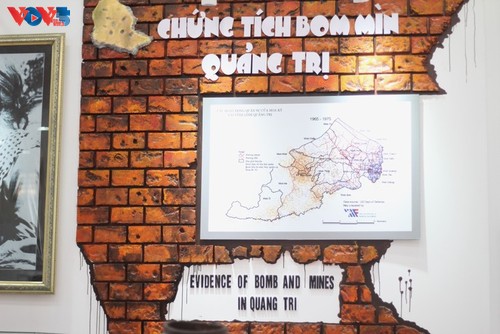 นิทรรศการ “เส้นขนานที่ 17 และความปรารถนาแห่งการรวมประเทศเป็นเอกภาพ” - ảnh 16