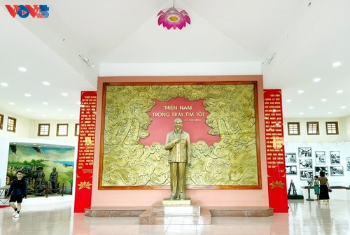 นิทรรศการ “เส้นขนานที่ 17 และความปรารถนาแห่งการรวมประเทศเป็นเอกภาพ” - ảnh 2