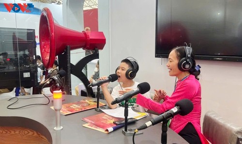 สถานีวิทยุเวียดนามกับ 80 ปีแห่งการเดินพร้อมกับประเทศ - ảnh 15