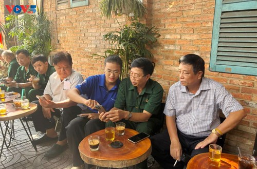 ร้านคาเฟ่ยามเช้าแห่งการเรียนรู้เพื่อเป็นพลเมืองดิจิทัล - ảnh 2