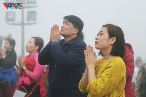 Eindruck des Gründers der vietnamesischen buddhistischen Glaubensrichtung von Truc Lam und König Tran Nhan Tong auf dem heiligen Berg Yen Tu - ảnh 12