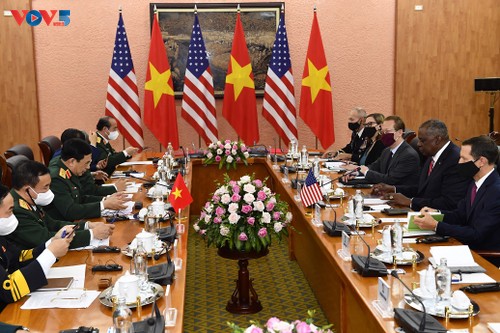 Secretario de Defensa de Estados Unidos visita a Vietnam - ảnh 1