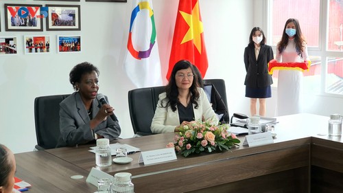 Inauguration d’une salle de la Francophonie à l’Académie de diplomatie du Vietnam - ảnh 1