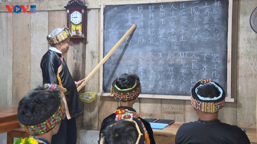 Hoàng Thông Chu, gardien de l’écriture Nôm Dao à Bản Cuôn - ảnh 1