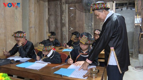 Hoàng Thông Chu, gardien de l’écriture Nôm Dao à Bản Cuôn - ảnh 3