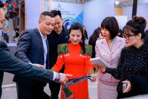 Nguyên Thi Khuyên, entrepreneure qui fait rayonner les matériaux de construction non cuits du Vietnam à l’international - ảnh 3