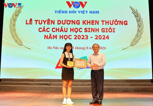 Đài Tiếng nói Việt Nam khen thưởng học sinh Giỏi năm học 2023 - 2024 - ảnh 3