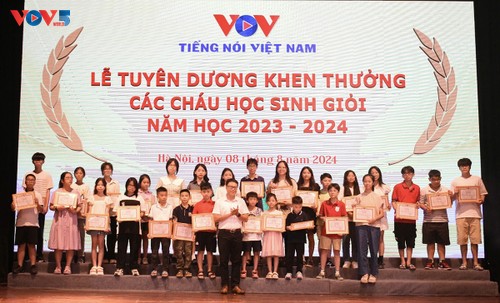 Đài Tiếng nói Việt Nam khen thưởng học sinh Giỏi năm học 2023 - 2024 - ảnh 9