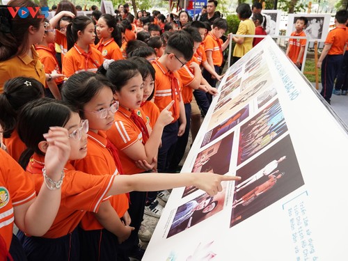 Hàng trăm tư liệu quý về Chủ tịch Hồ Chí Minh được trưng bày tại triển lãm ảnh “Rạng rỡ bên Người” - ảnh 6