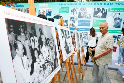 Hàng trăm tư liệu quý về Chủ tịch Hồ Chí Minh được trưng bày tại triển lãm ảnh “Rạng rỡ bên Người” - ảnh 4