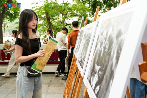 Hàng trăm tư liệu quý về Chủ tịch Hồ Chí Minh được trưng bày tại triển lãm ảnh “Rạng rỡ bên Người” - ảnh 5