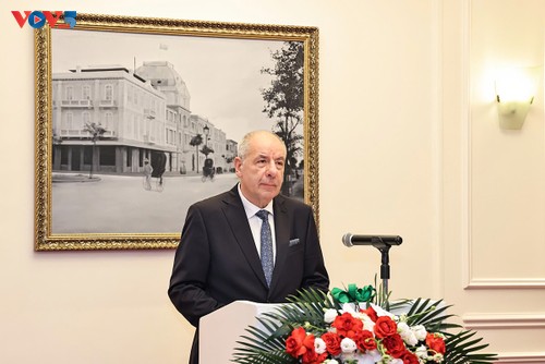 Une exposition photographique sur les liens Vietnam-Hongrie  - ảnh 2