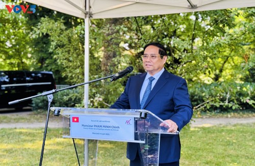 Le Premier ministre Pham Minh Chinh rend hommage au Président Hô Chi Minh à Montreuil, France - ảnh 2