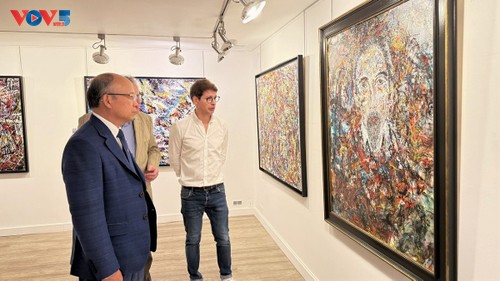 Un artiste franco-roumain primé pour son hommage à Hô Chi Minh  - ảnh 2