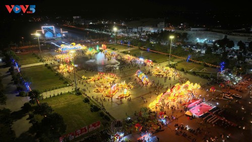 Les festivités du Têt mettent à l’honneur l’identité culturelle locale - ảnh 1