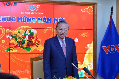 Tô Lâm se rend à la Voix du Vietnam à l’approche du Têt - ảnh 3